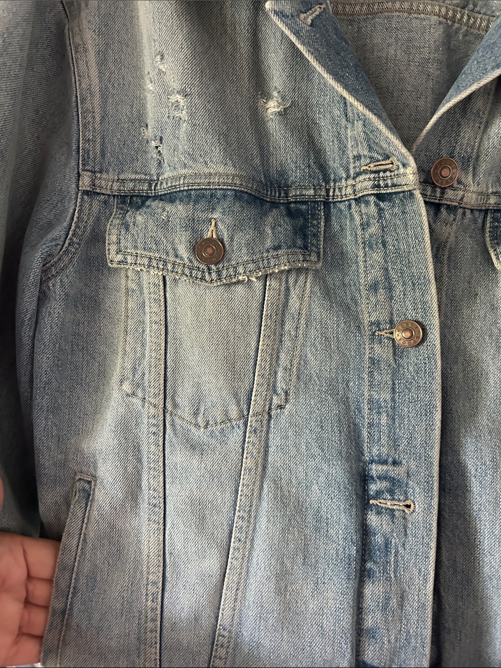 Gucci Light Wash Denim Jacket with Embroidered Cat Patch - Picture 8 of 16